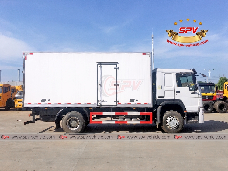 10 Tons Isothermal Van Truck Sinotruk - RS 10 Tons Isothermal Van Truck Sinotruk - RS